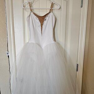 White dance dress with poofy skirt
